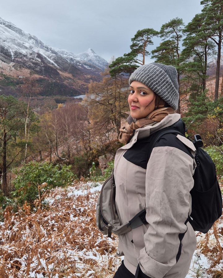 Anju on a snowy autumn hike in Glen Nevis